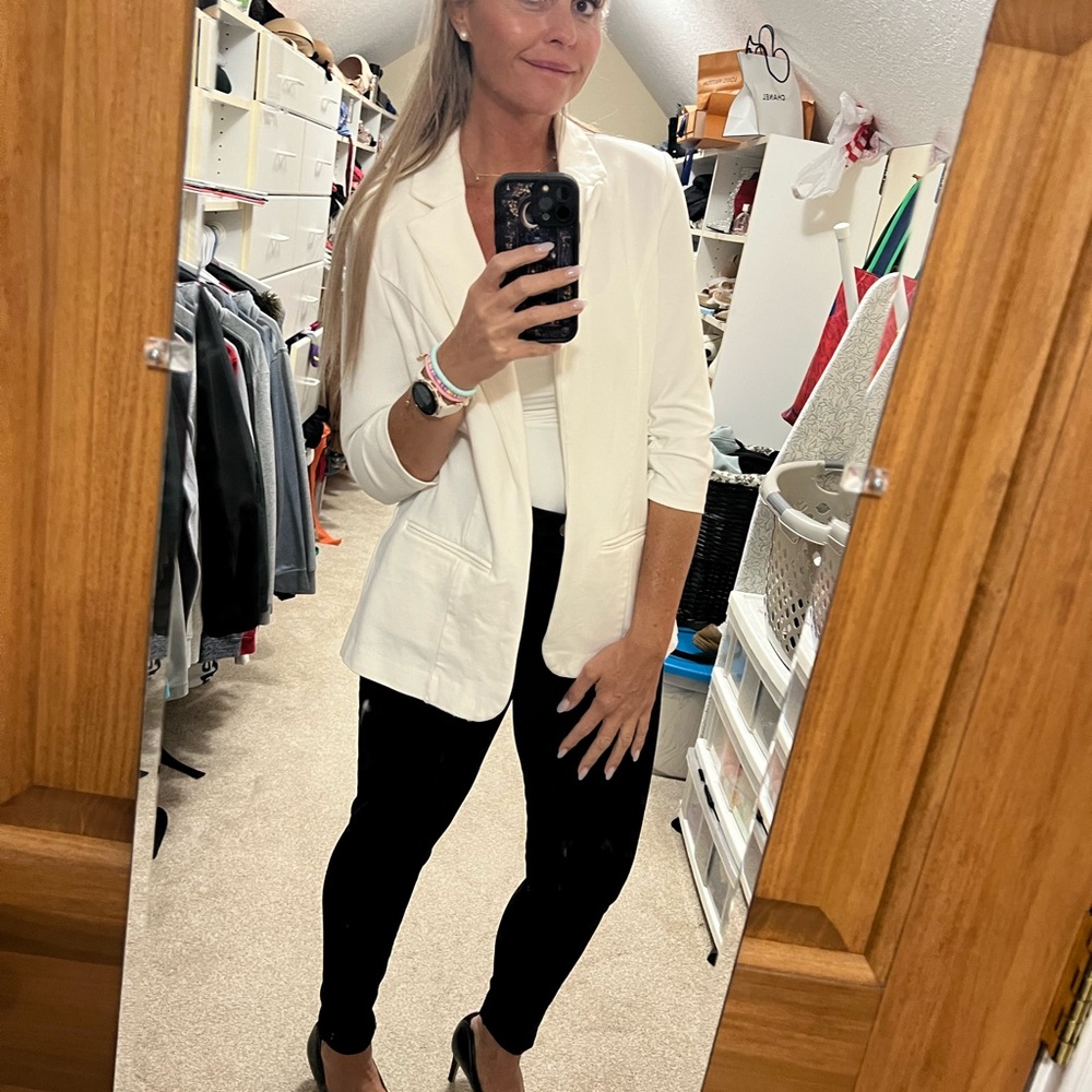 41 Hawthorn White Blazer